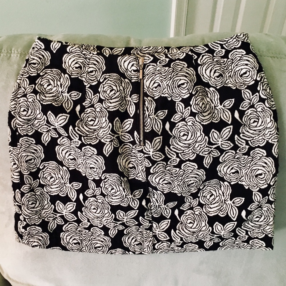 Forever 21 black and white miniskirt. Must go!!